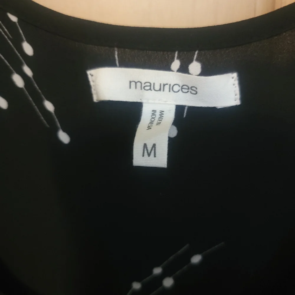 Misses Sz M Maurices Black And White Floral Sleeveless Shirt Garden Romance - Picture 5 of 6